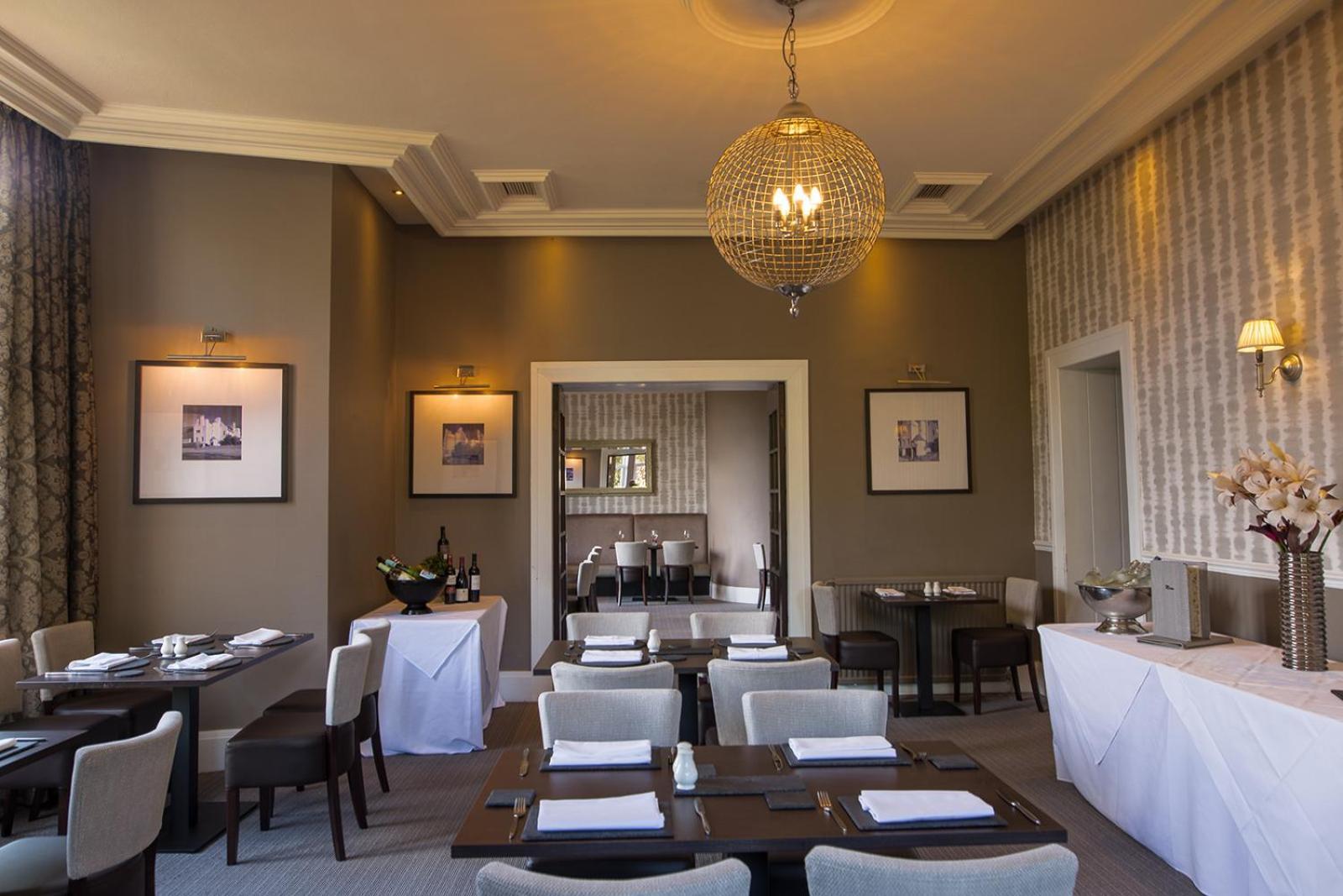 Rosslea Hall Hotel Rhu Exterior photo