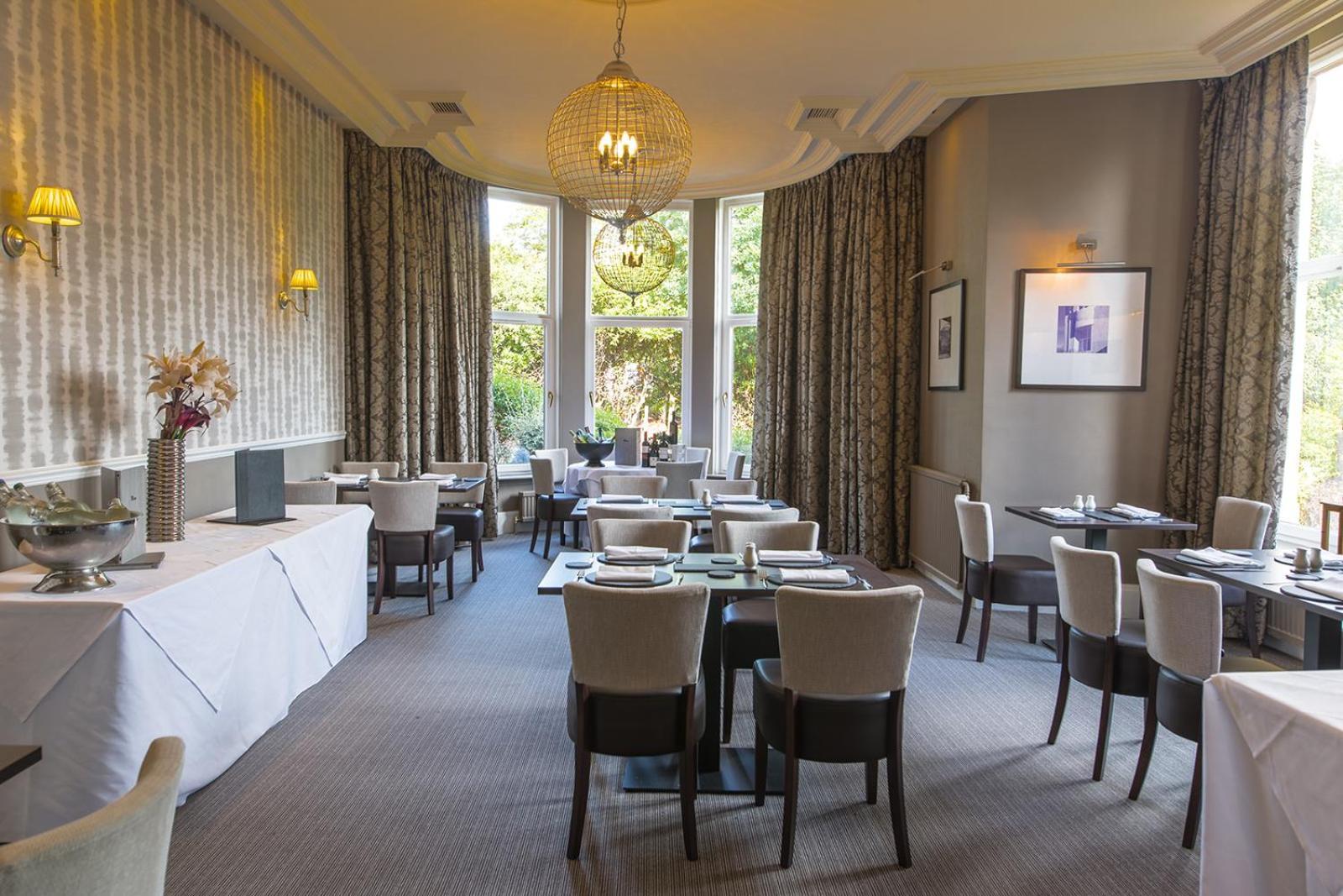 Rosslea Hall Hotel Rhu Exterior photo