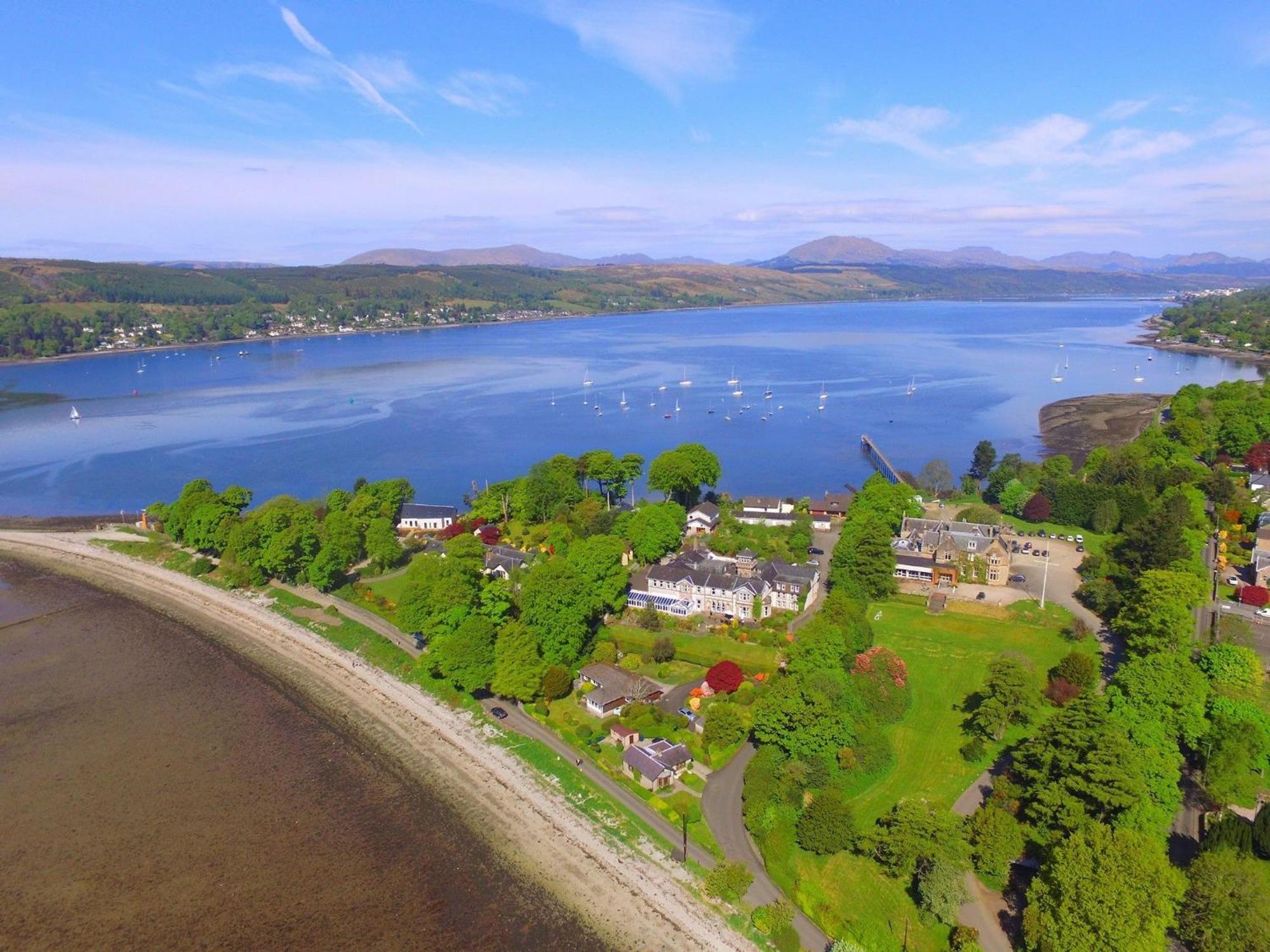 Rosslea Hall Hotel Rhu Exterior photo