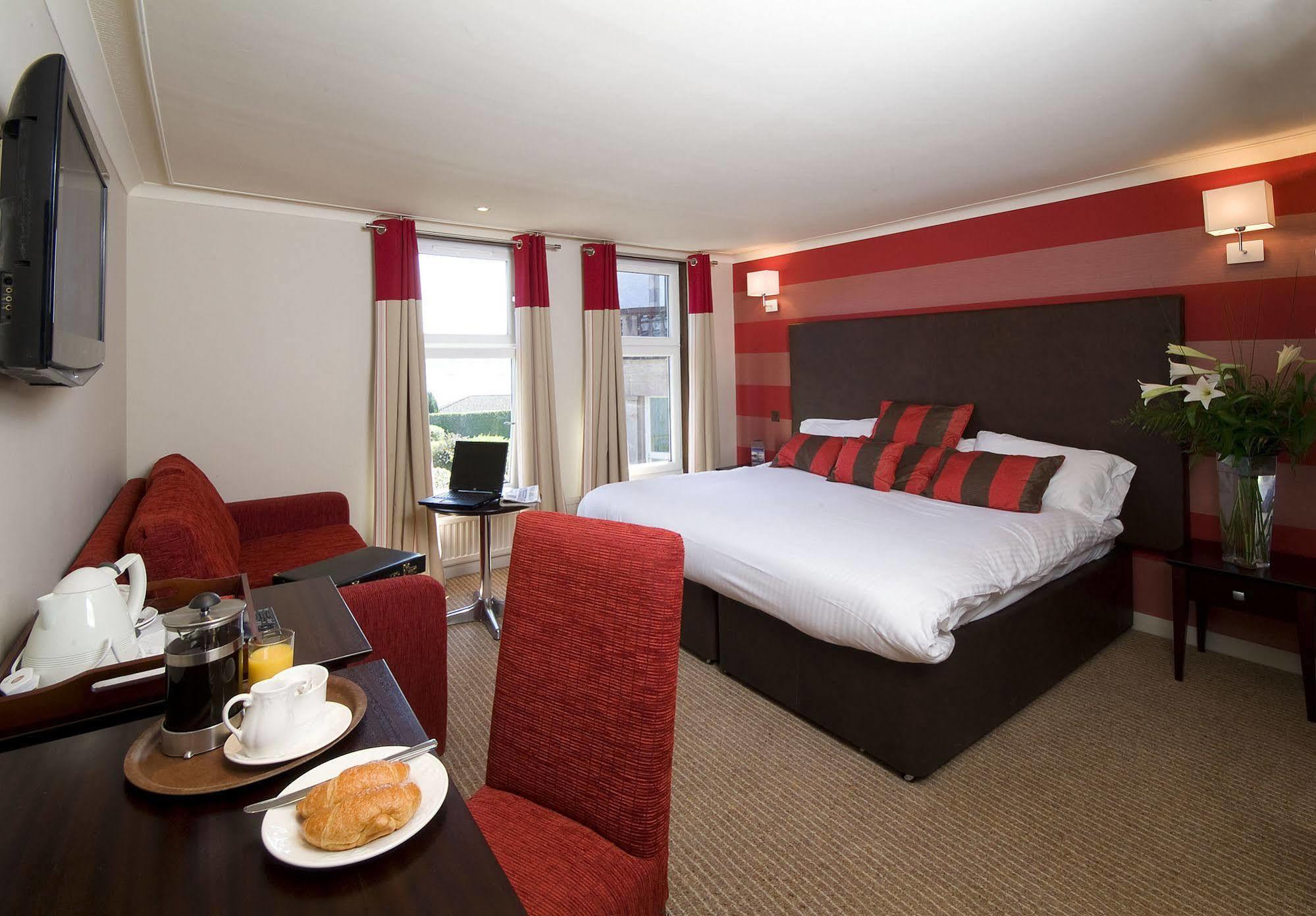 Rosslea Hall Hotel Rhu Exterior photo